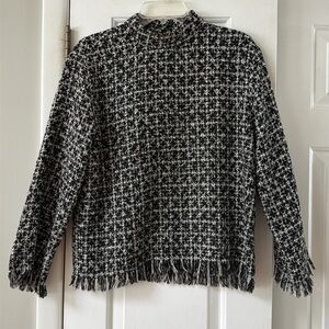 Zara Black and white woven textured sweater with bottom fringe, size medium